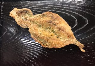 鯵の唐揚げ 小田原吉匠 骨までカラッサクッと食べられる鯵の唐揚げも好評です お家で揚げたて小田原揚げ おつまみに サッと揚げてすぐに一品 骨までカラッサクッと食べられる鯵の唐揚げも好評です お家で揚げたて小田原揚げ おつまみに サッと揚げてすぐに一品